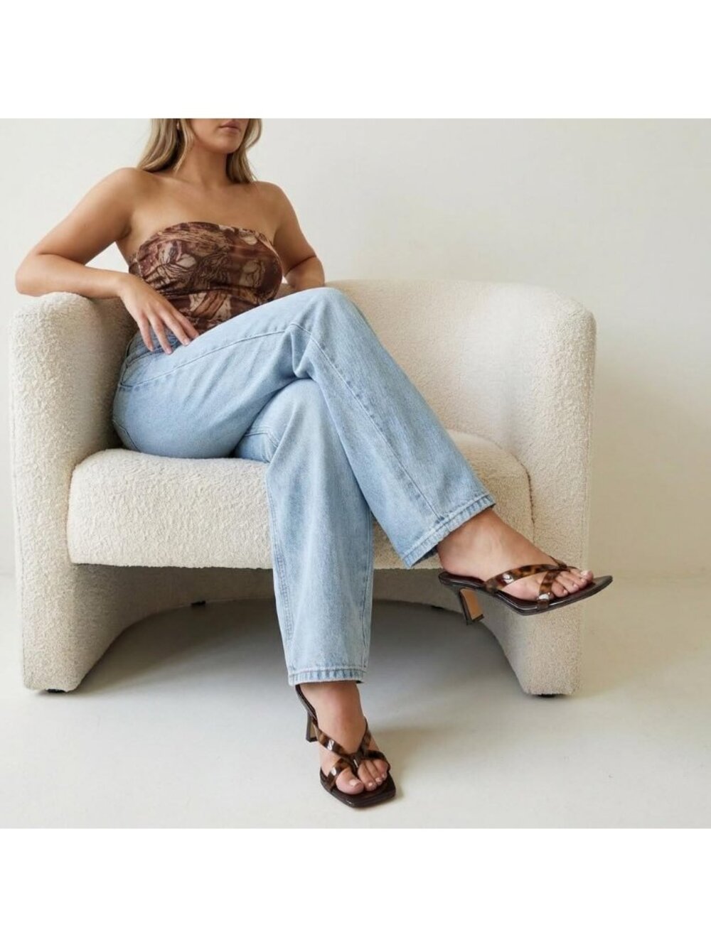 Women's Tortoise Lucite Cushioned Footbed and Split Toe Kitten Heel With Strap - Picture 7 of 7